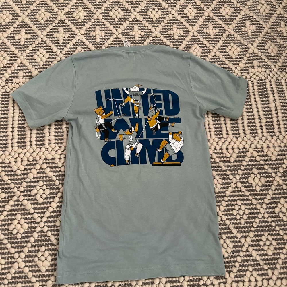 New American alpine club United Wave Climbs Graphic Tee XS